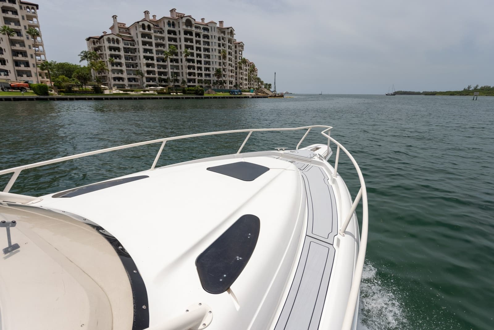 2006 Intrepid 348 Walkaround - Photo 20