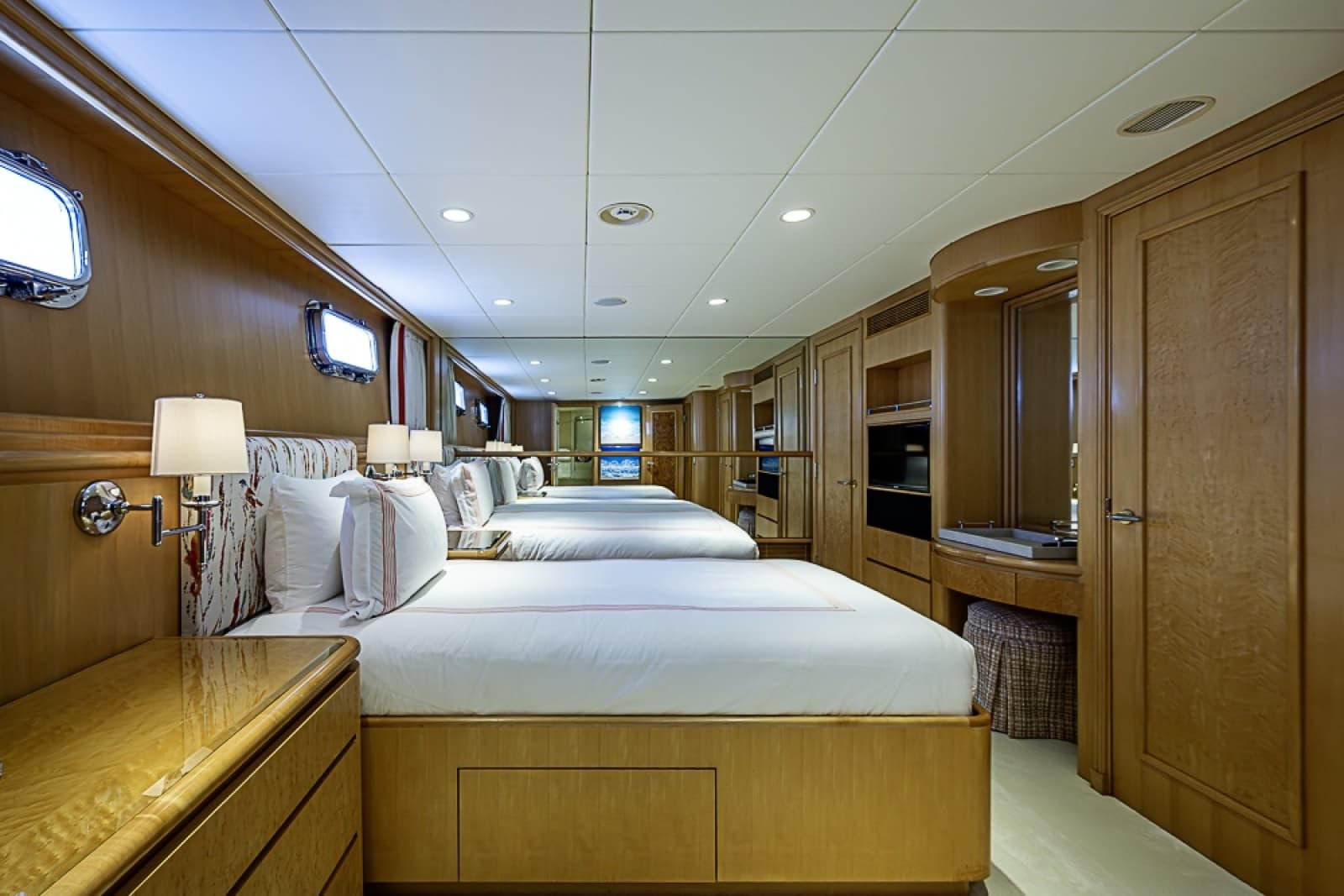 1997 Delta Marine Tri-Deck Motor Yacht - Photo 38