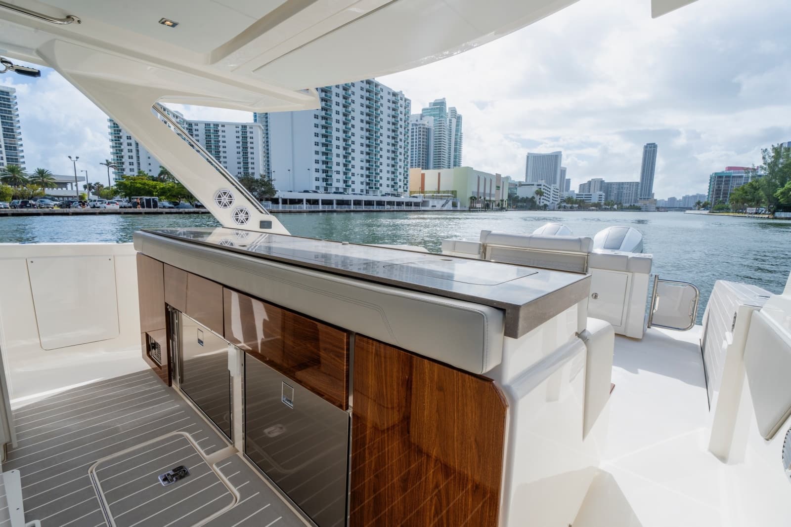 2024 Tiara Yachts 43 LS - Photo 18