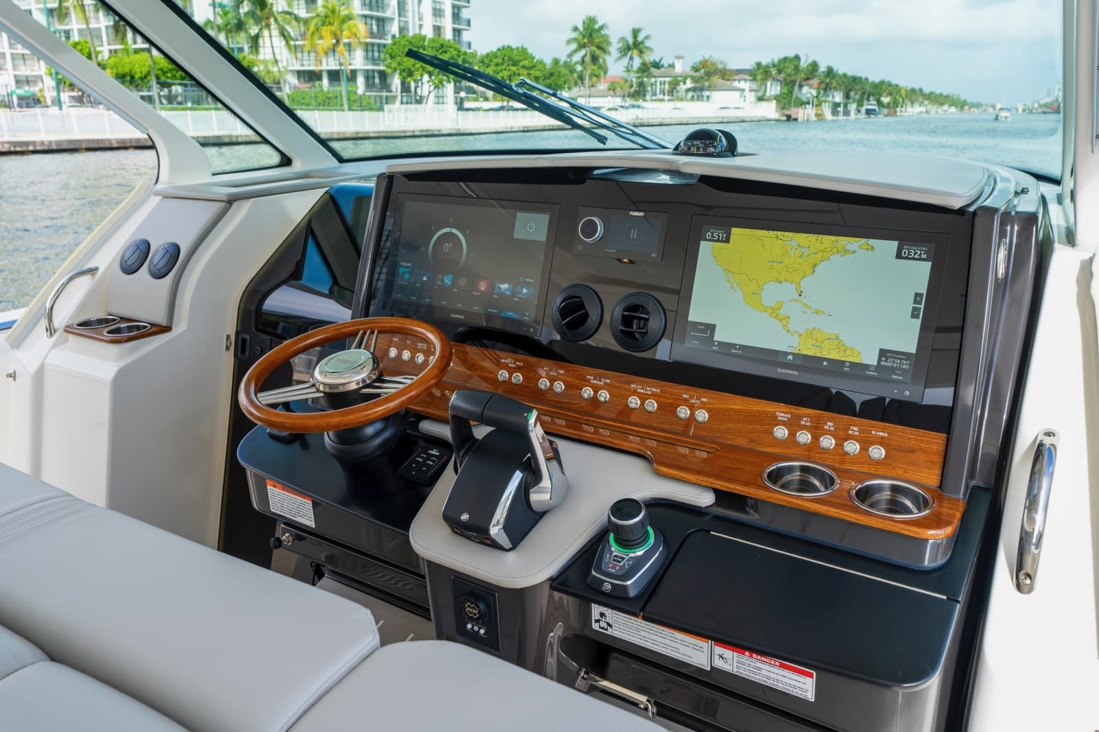 2024 Tiara Yachts 43 LS - Photo 14