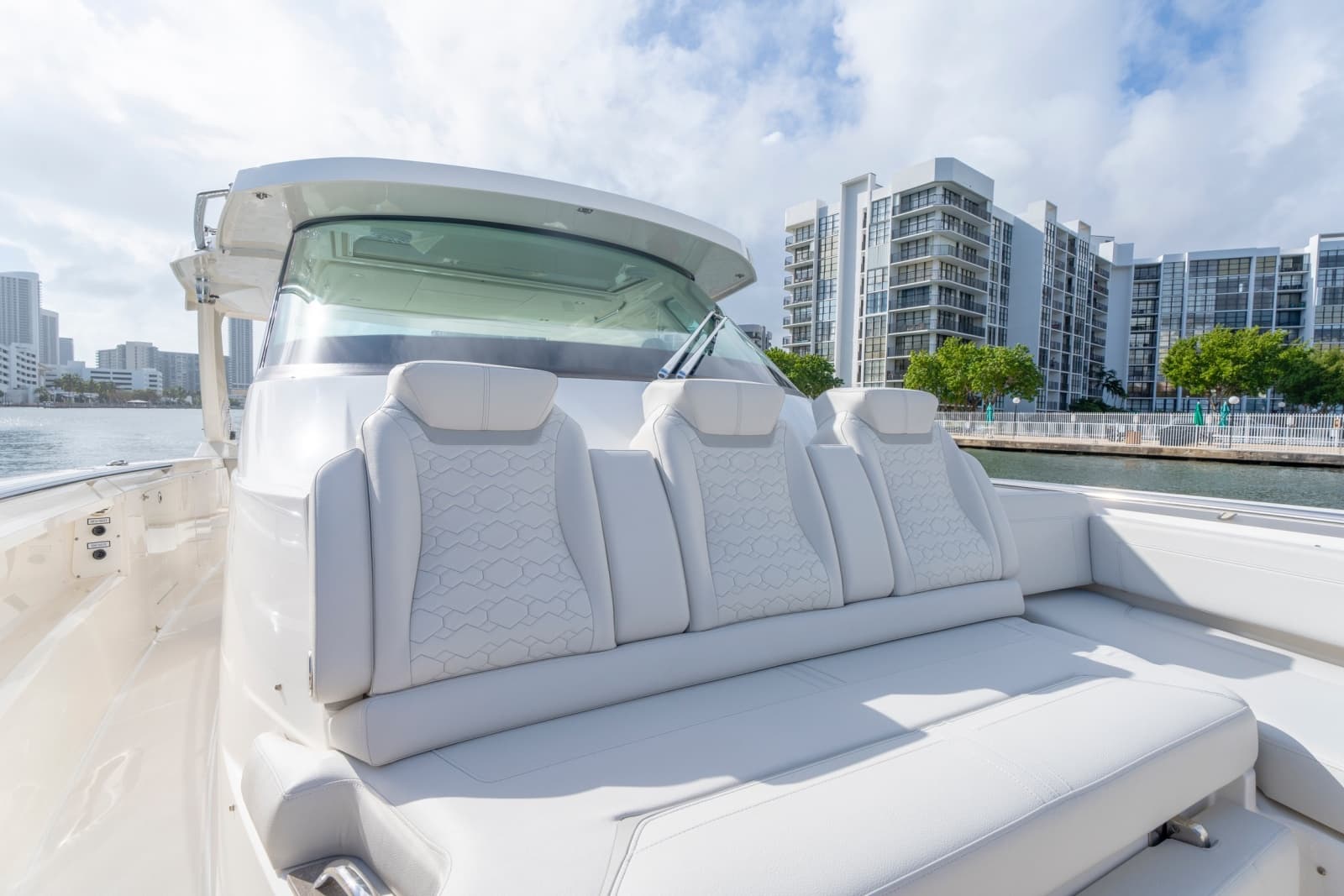 2024 Tiara Yachts 43 LS - Photo 35