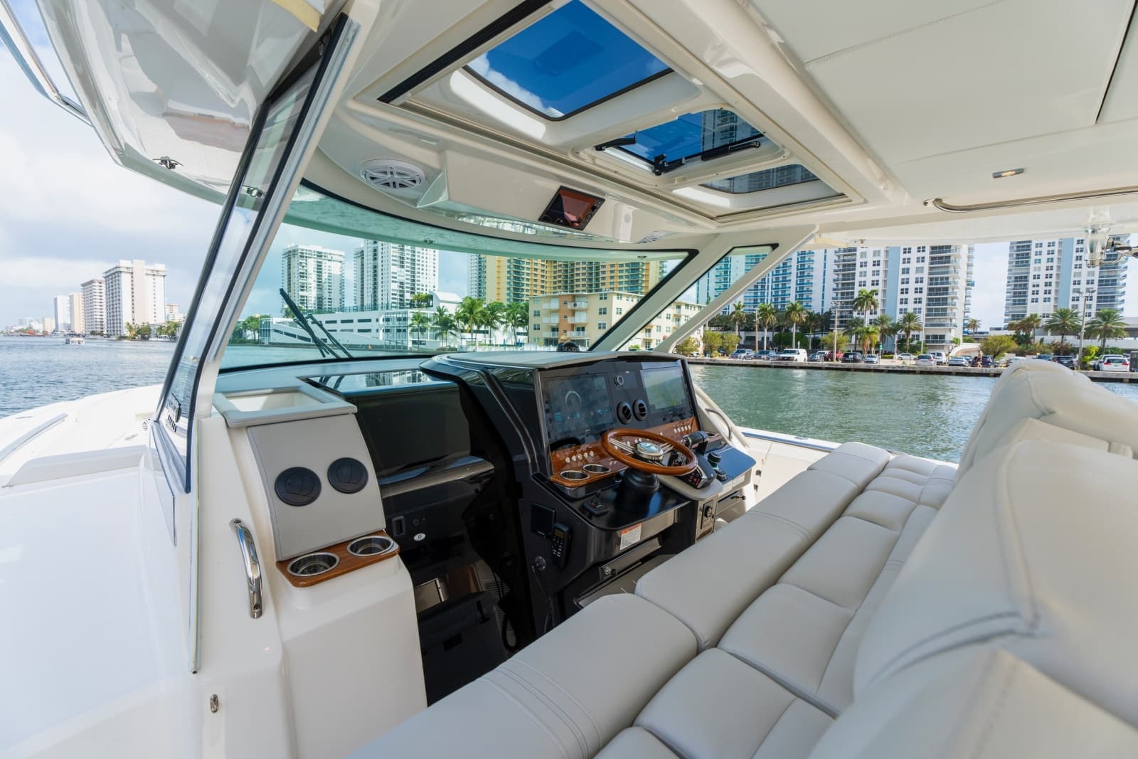 2024 Tiara Yachts 43 LS - Photo 12