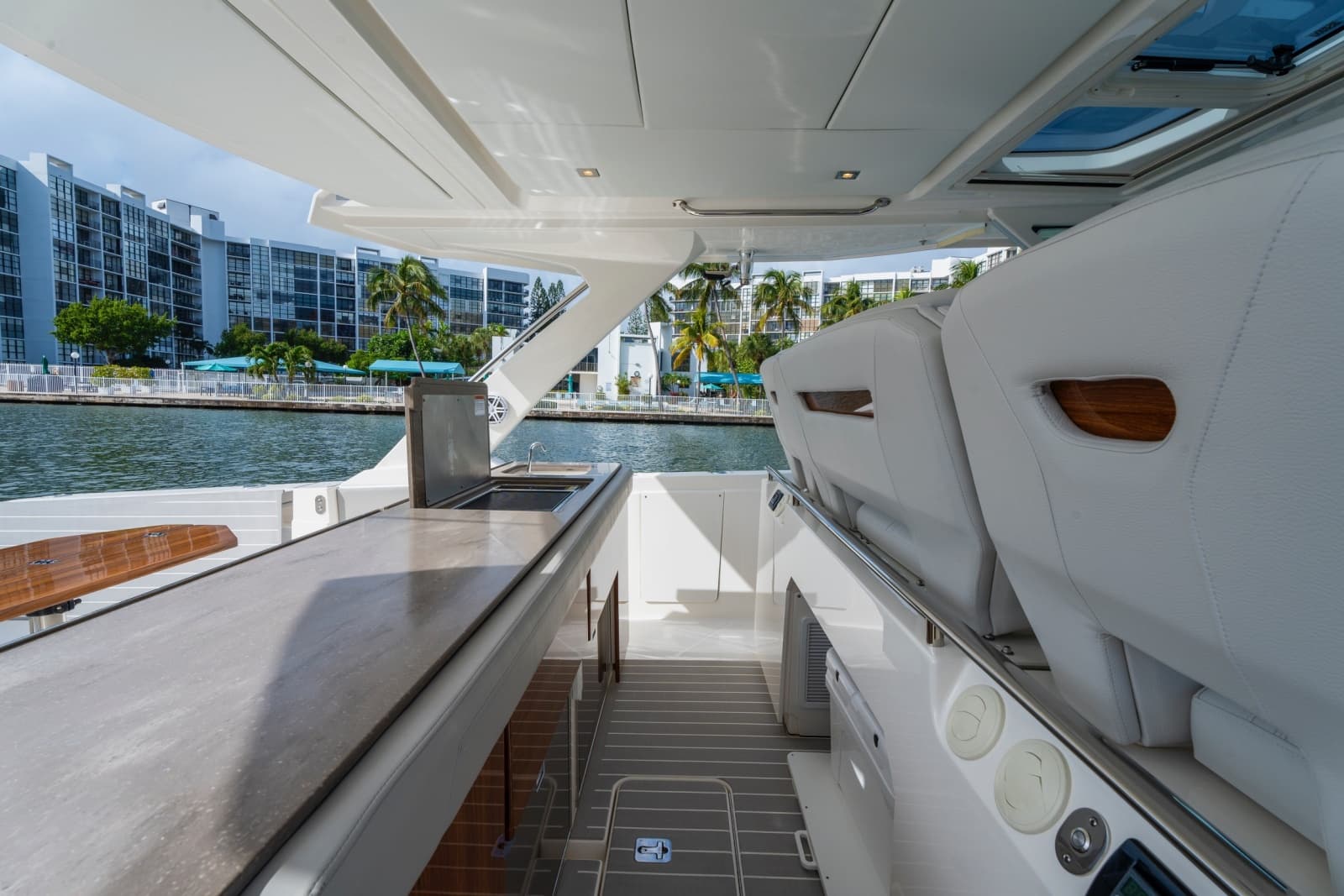2024 Tiara Yachts 43 LS - Photo 20
