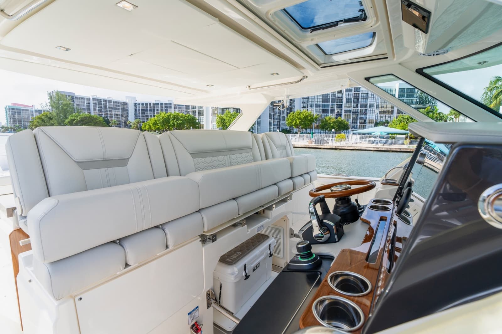 2024 Tiara Yachts 43 LS - Photo 11