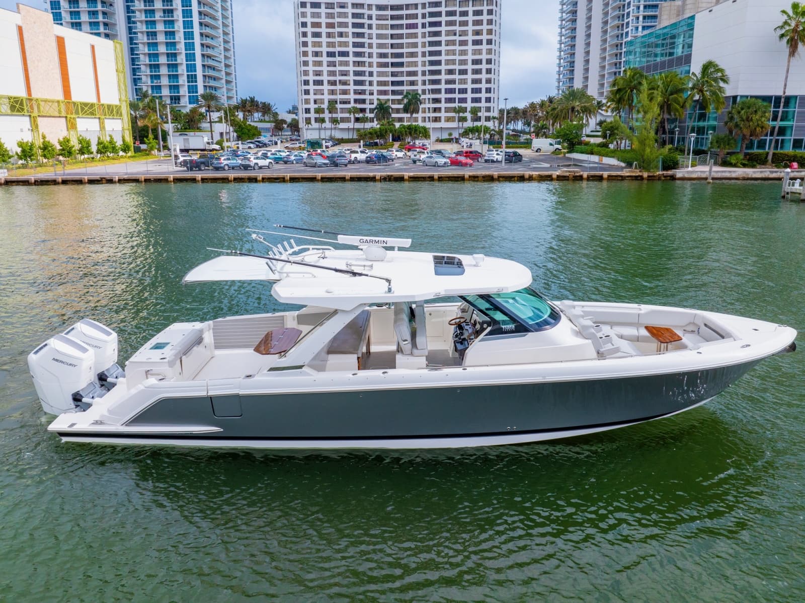 2024 Tiara Yachts 43 LS - Photo 1