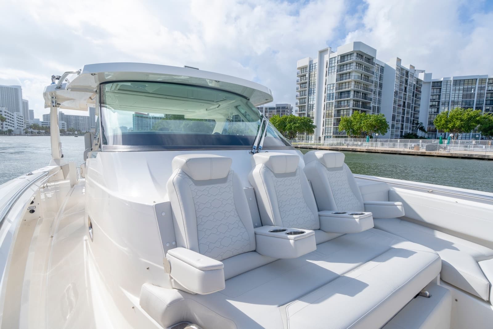 2024 Tiara Yachts 43 LS - Photo 36