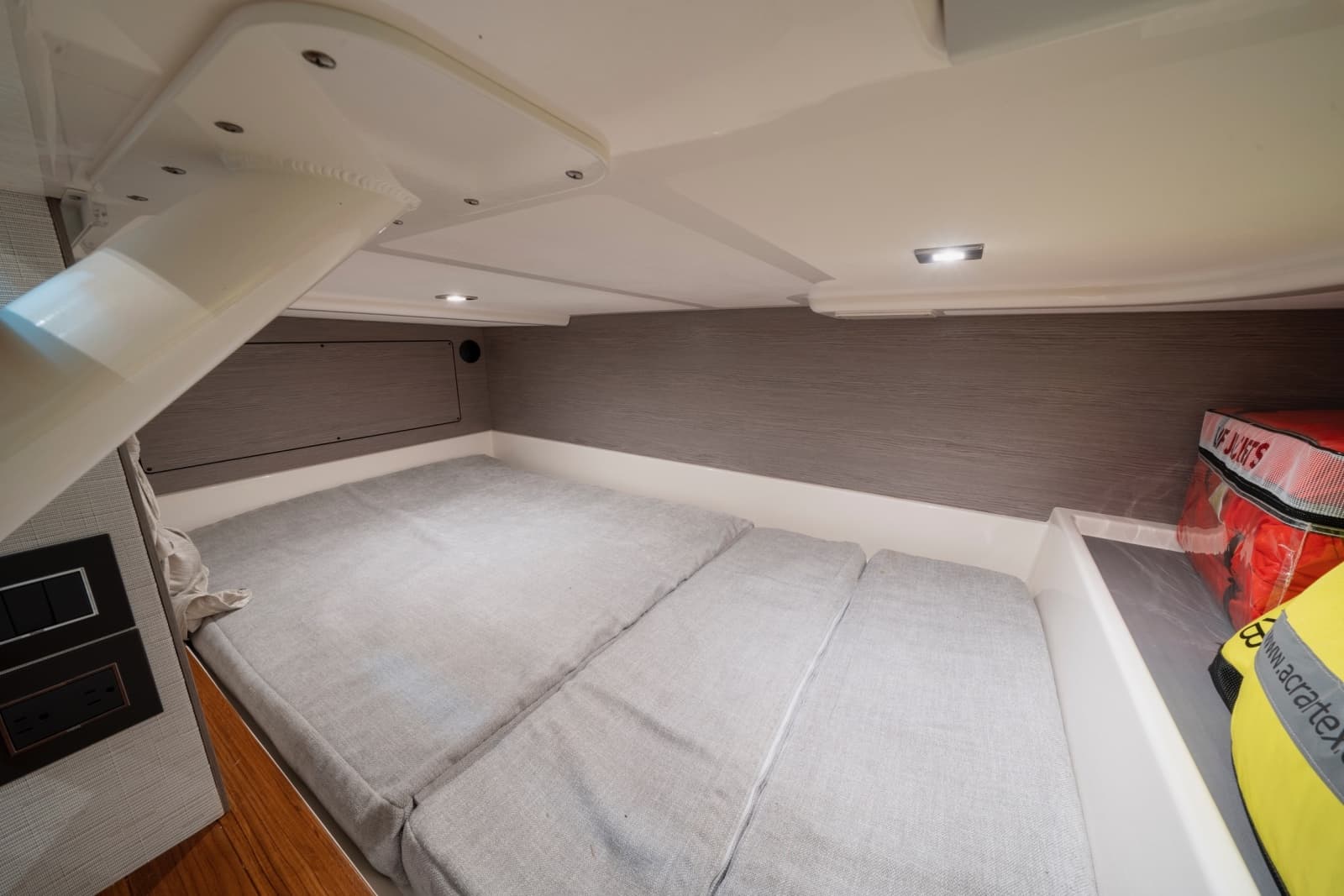 2024 Tiara Yachts 43 LS - Photo 34
