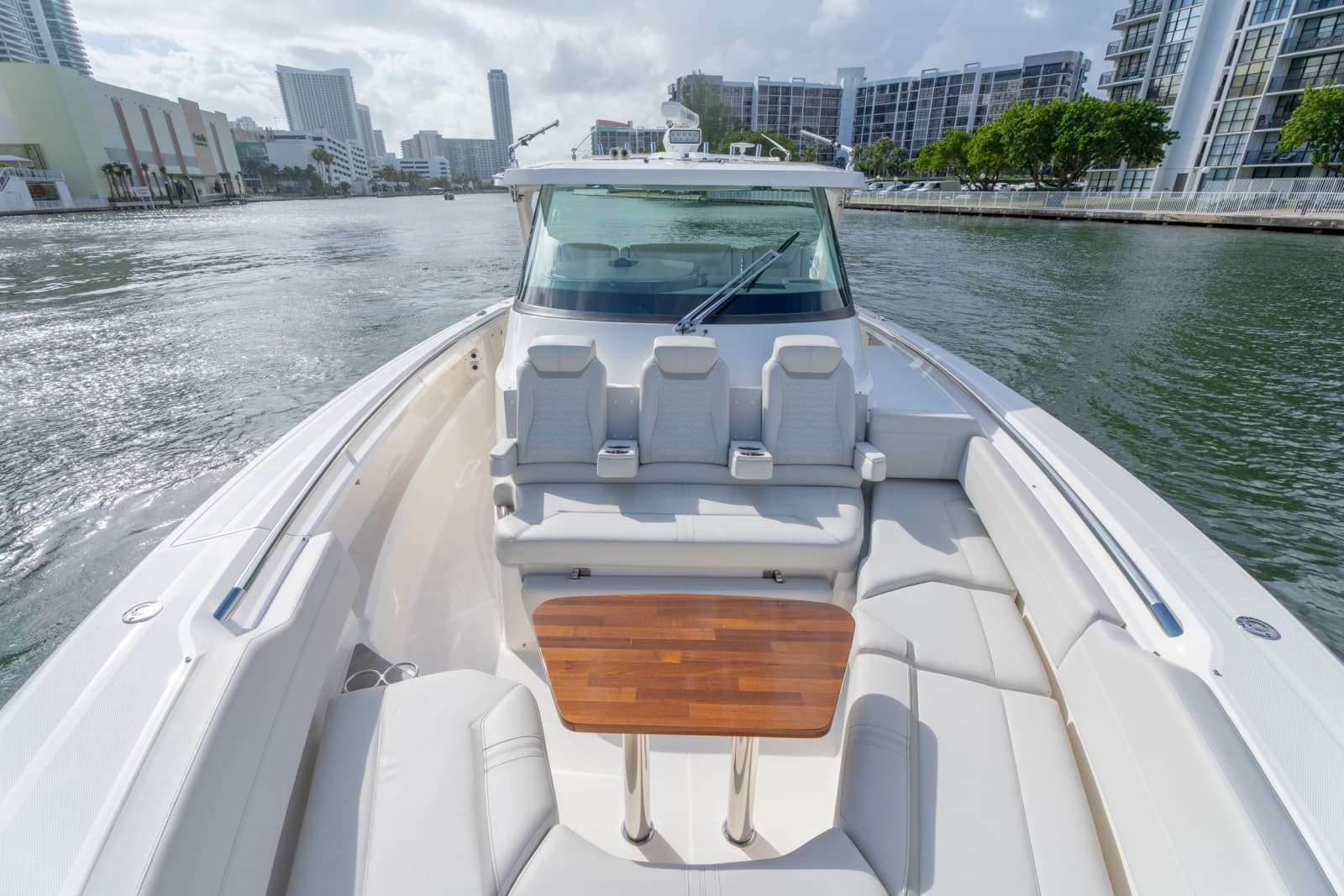 2024 Tiara Yachts 43 LS - Photo 7