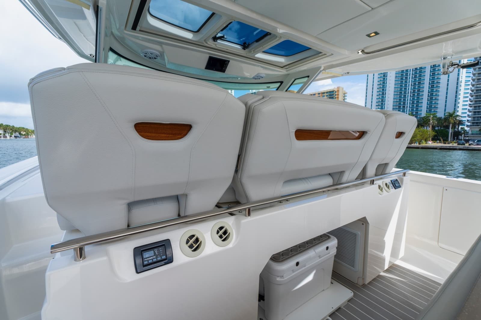 2024 Tiara Yachts 43 LS - Photo 38