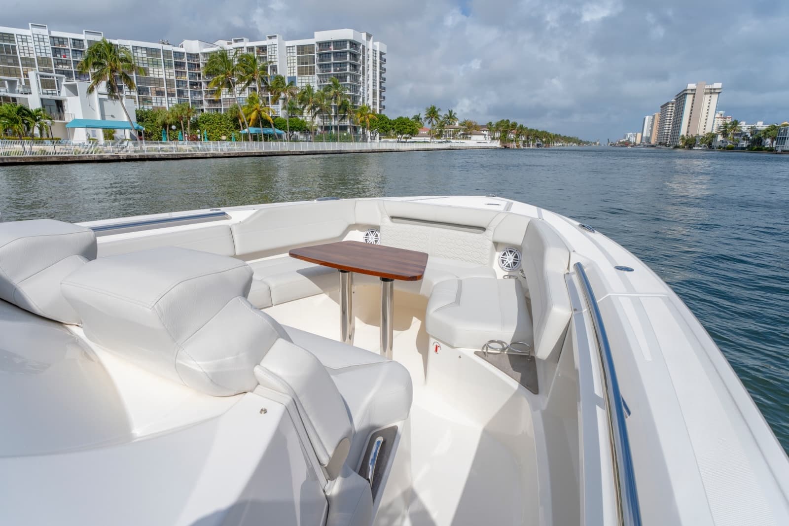 2024 Tiara Yachts 43 LS - Photo 8