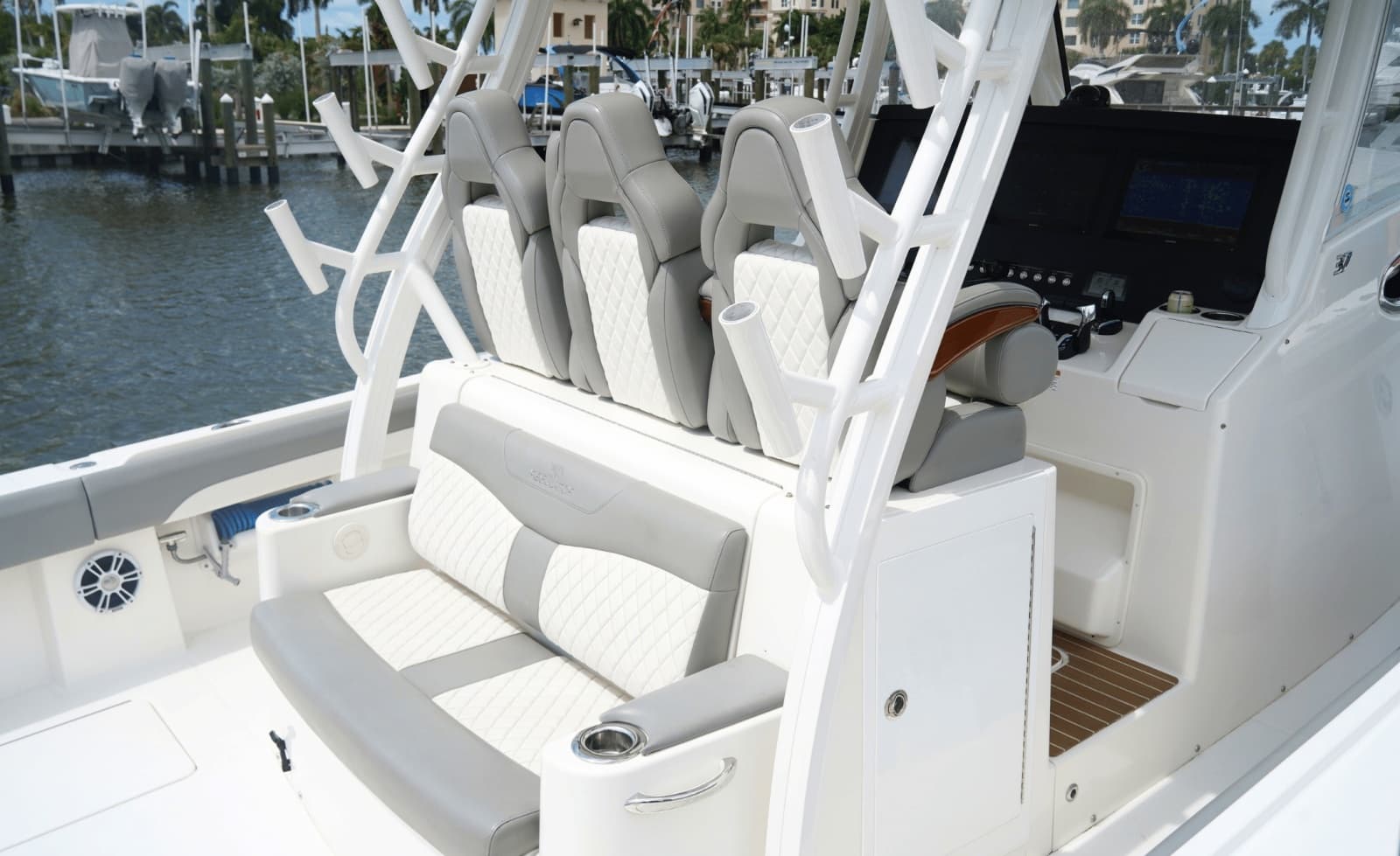 2024 Regulator 37 - Photo 10