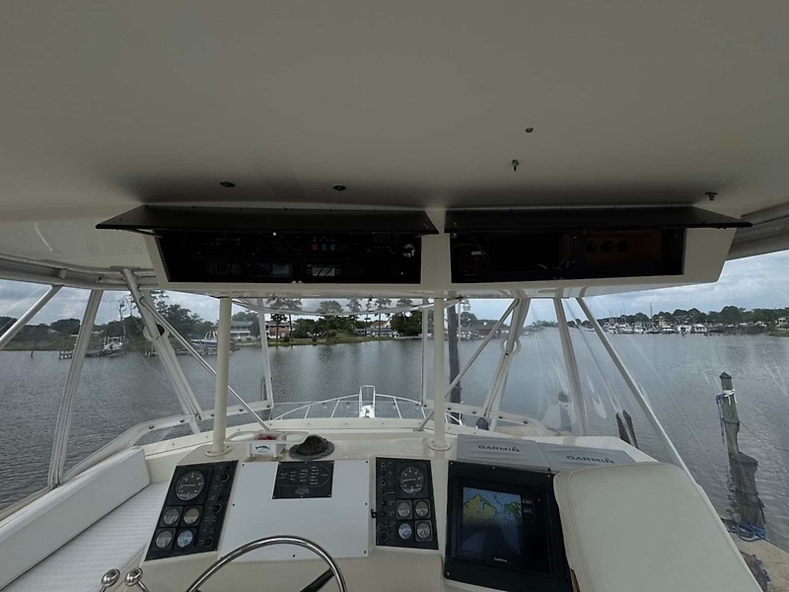 1990 Viking 43 Convertible - Photo 28
