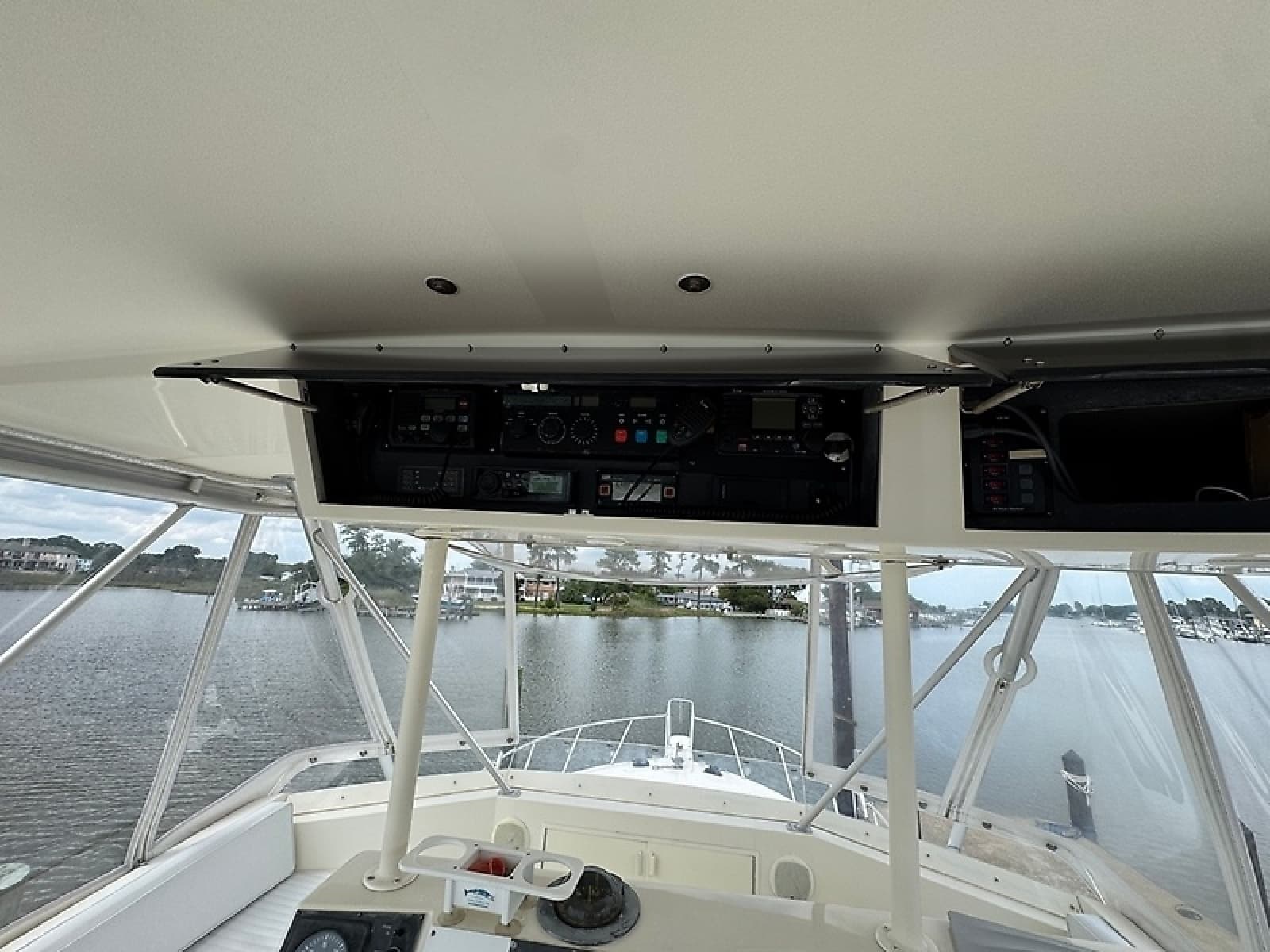 1990 Viking 43 Convertible - Photo 29