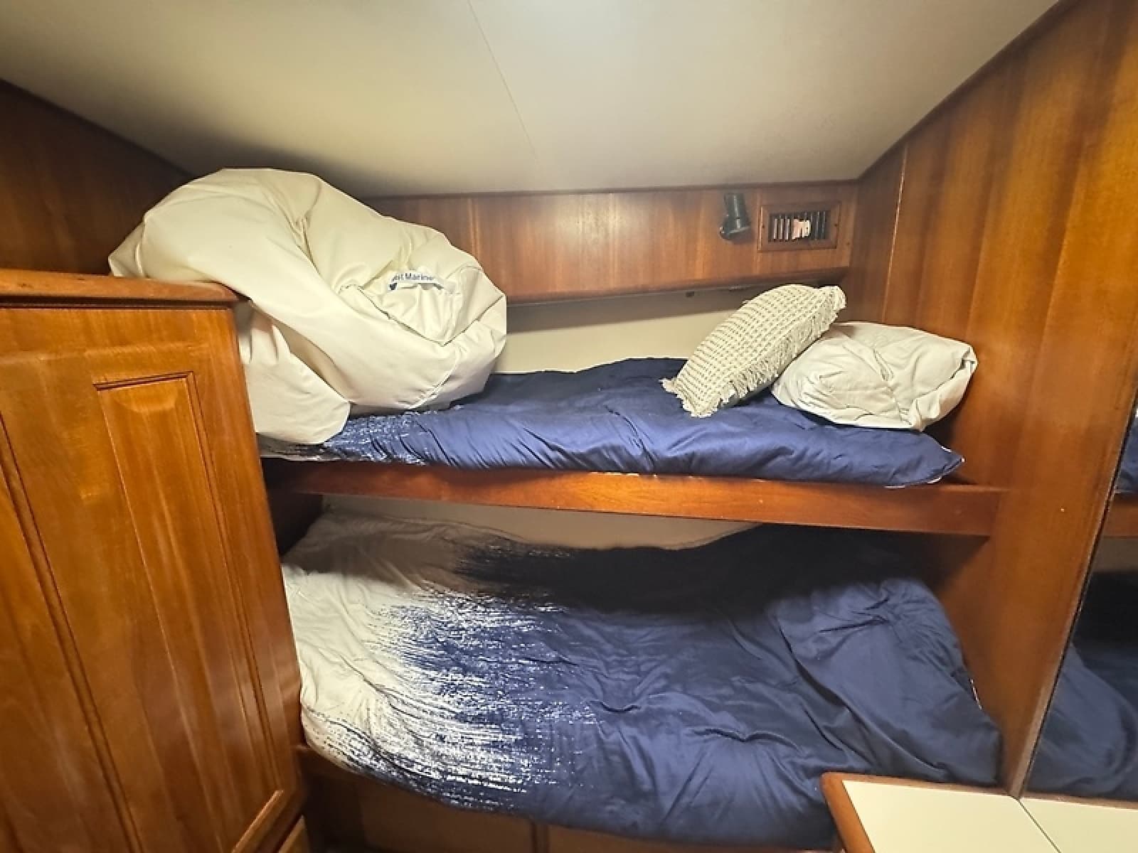 1990 Viking 43 Convertible - Photo 14