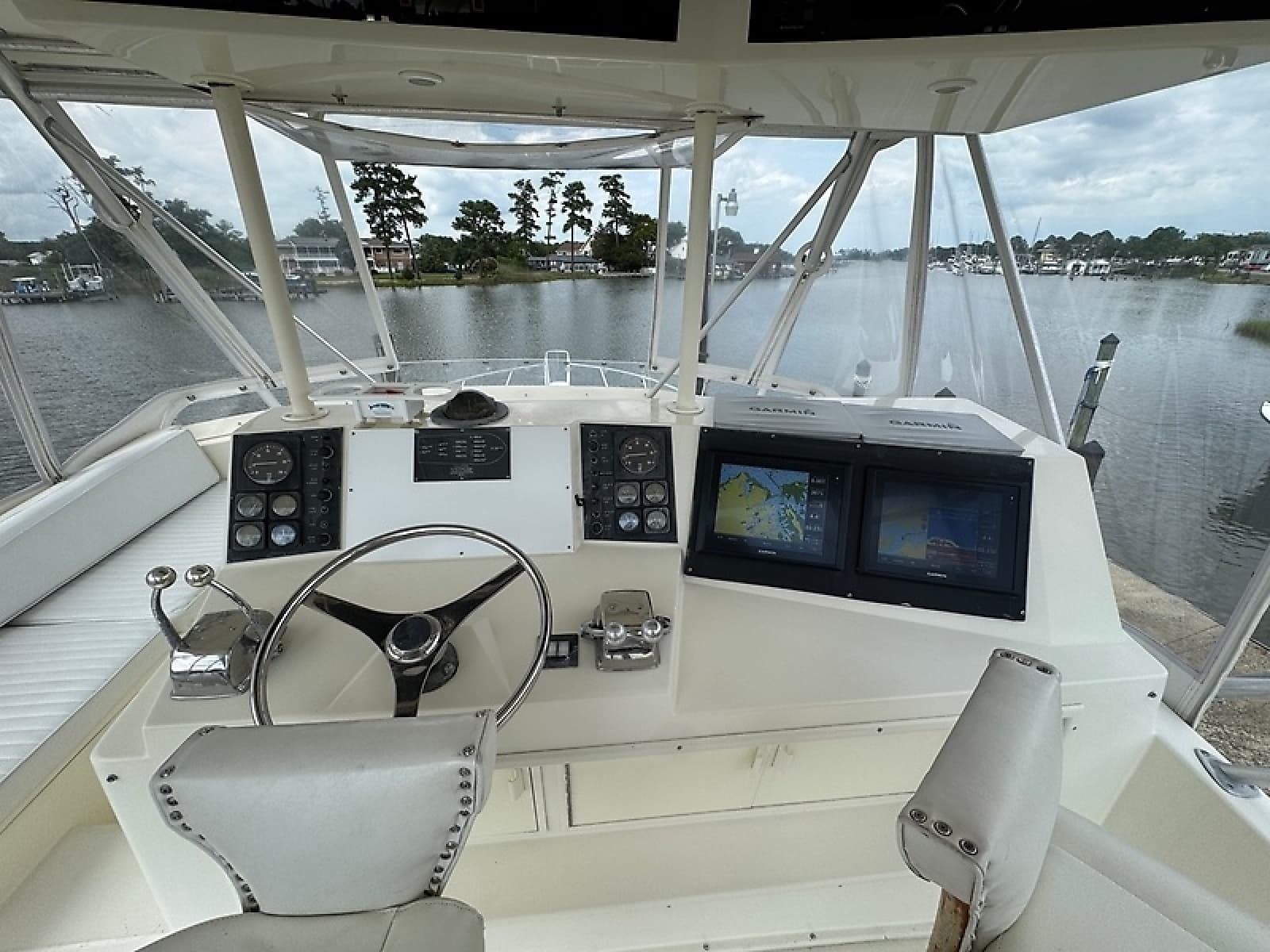 1990 Viking 43 Convertible - Photo 30