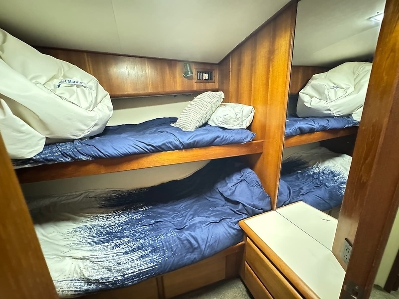 1990 Viking 43 Convertible - Photo 15