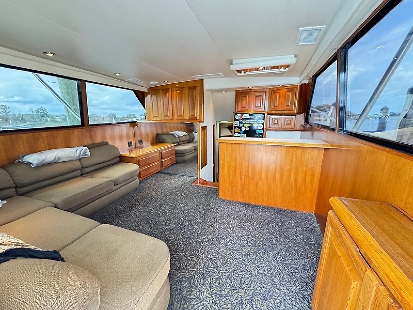 1990 Viking 43 Convertible - Photo 3