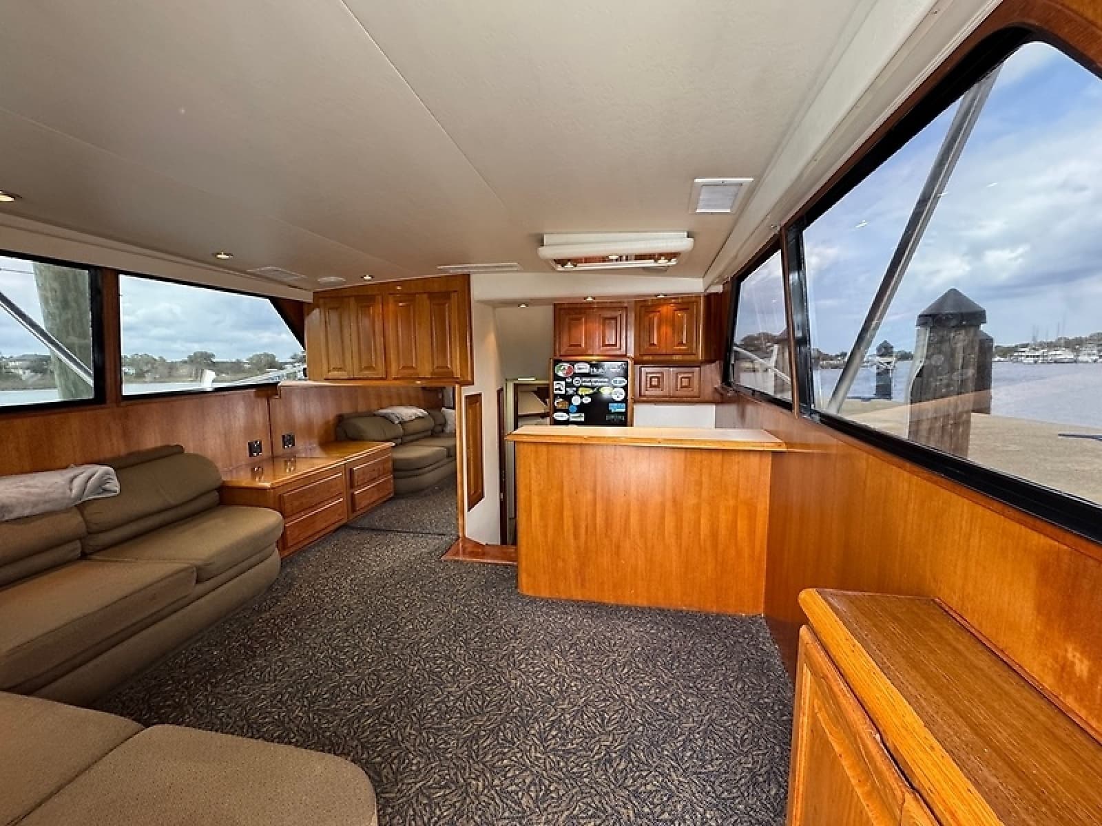 1990 Viking 43 Convertible - Photo 4