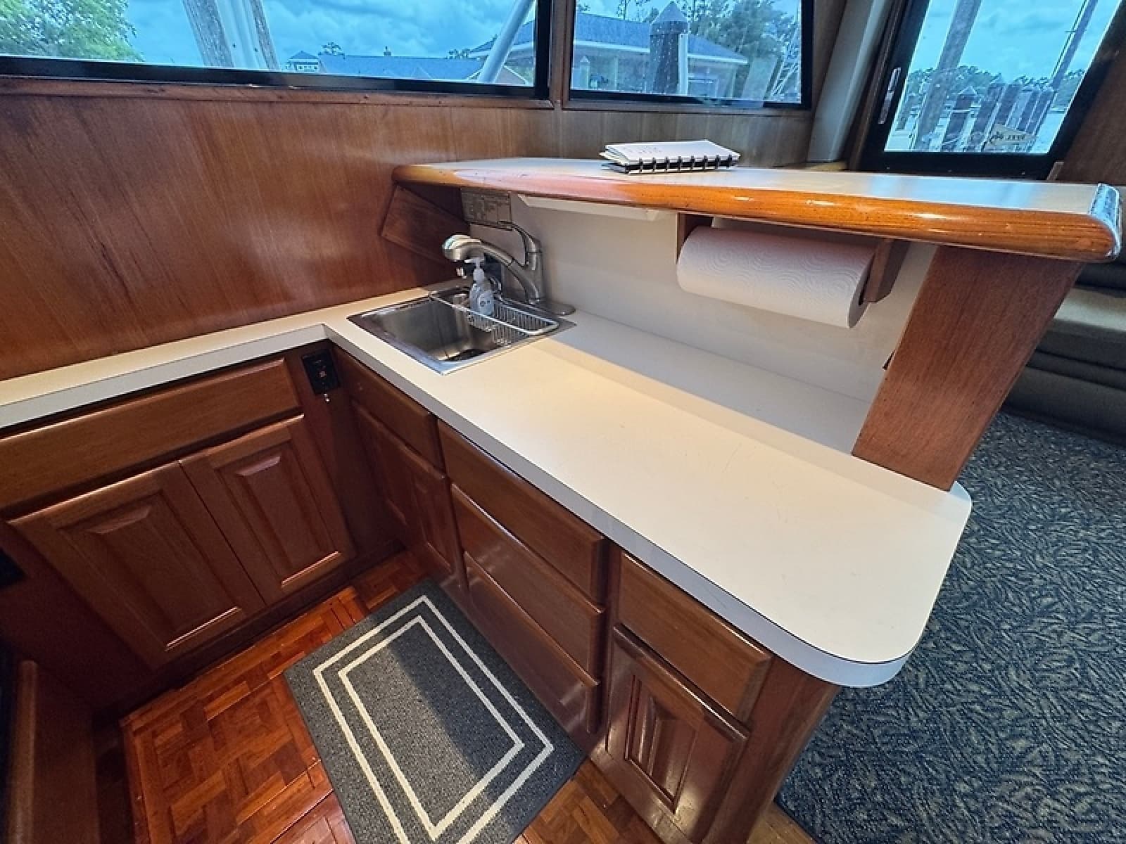 1990 Viking 43 Convertible - Photo 6