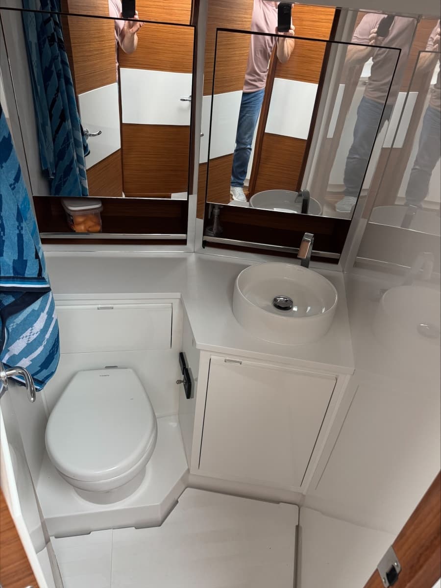 2021 Bertram 35 Flybridge - Photo 18
