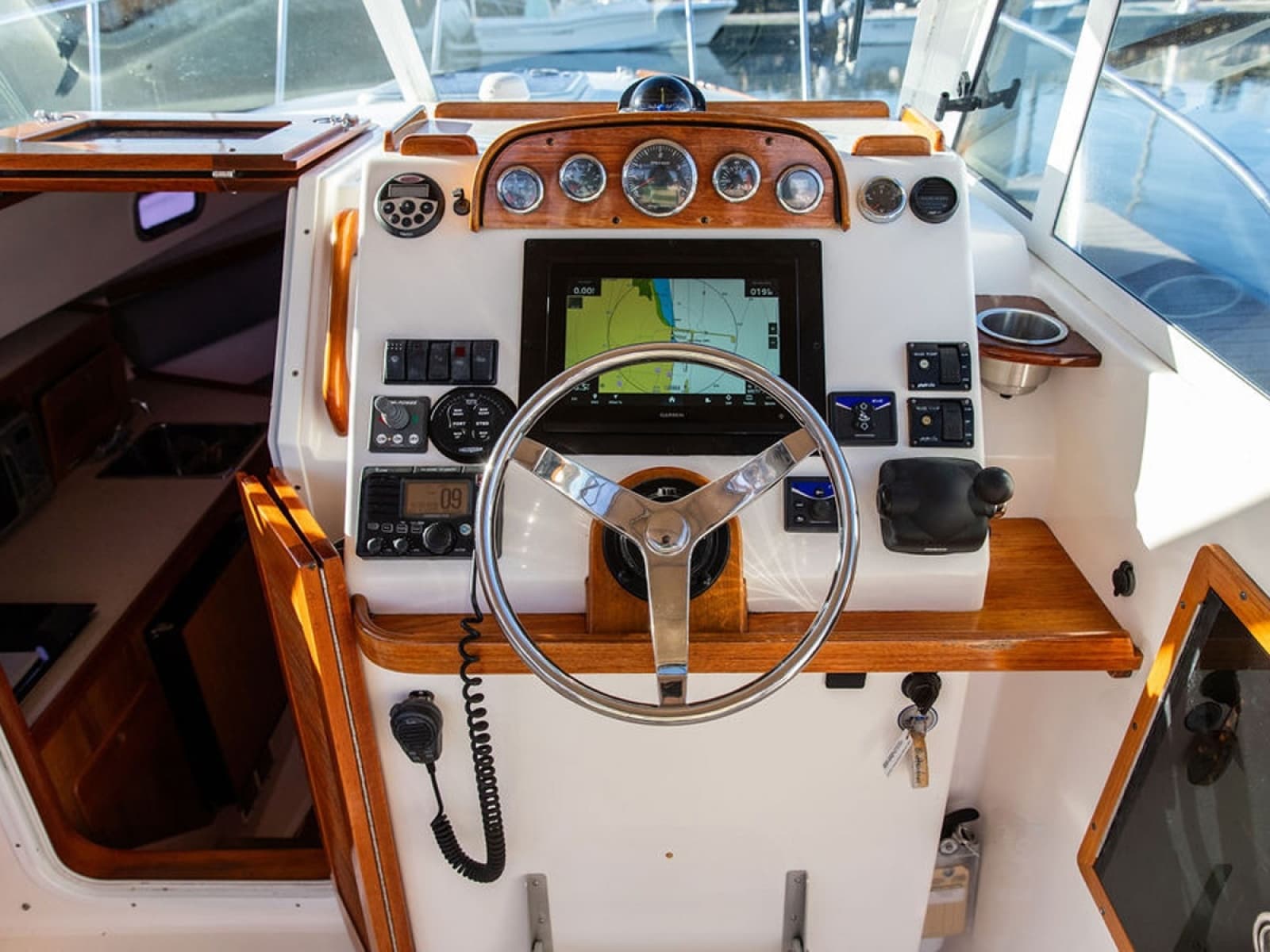 2007 Hunt Yachts Surfhunter 29 - Photo 10