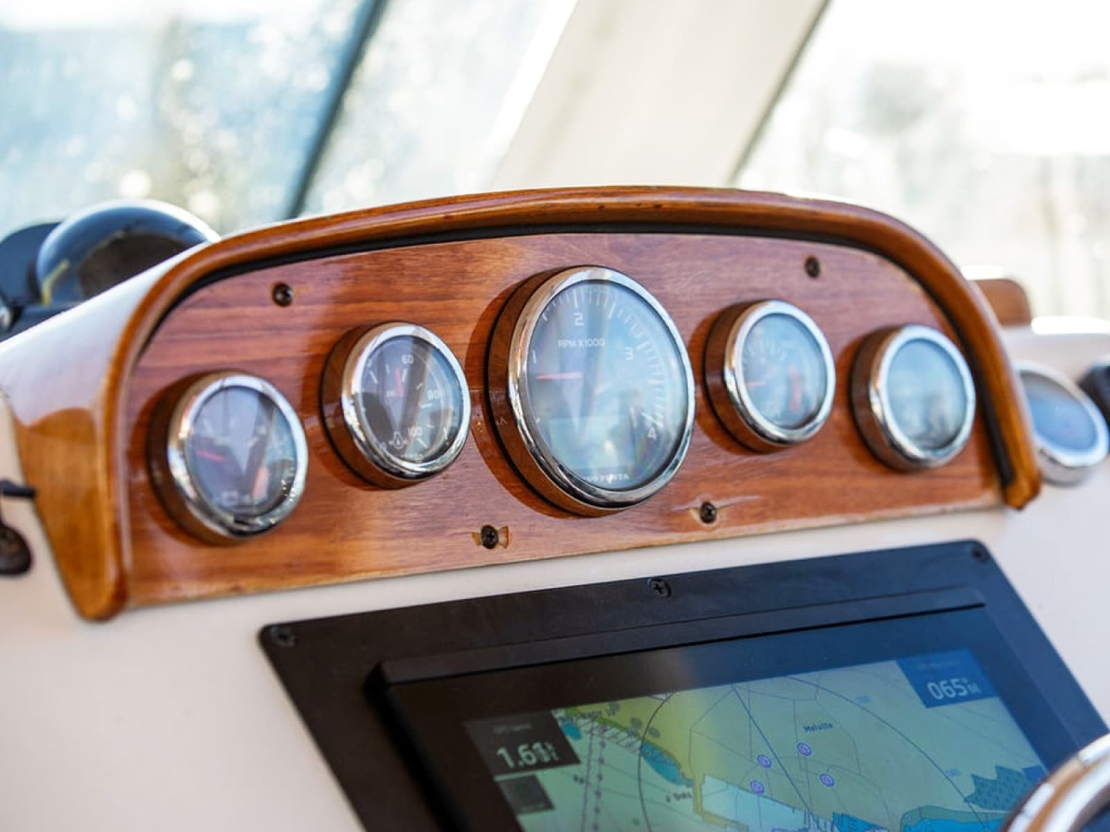 2007 Hunt Yachts Surfhunter 29 - Photo 11