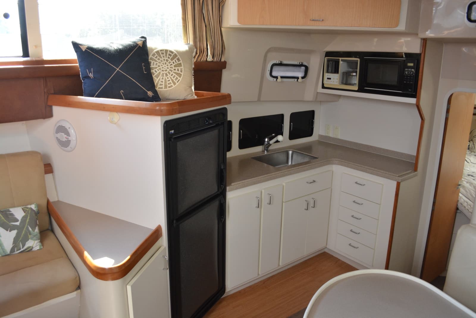 1995 Mainship 37 Motor Yacht - Photo 23