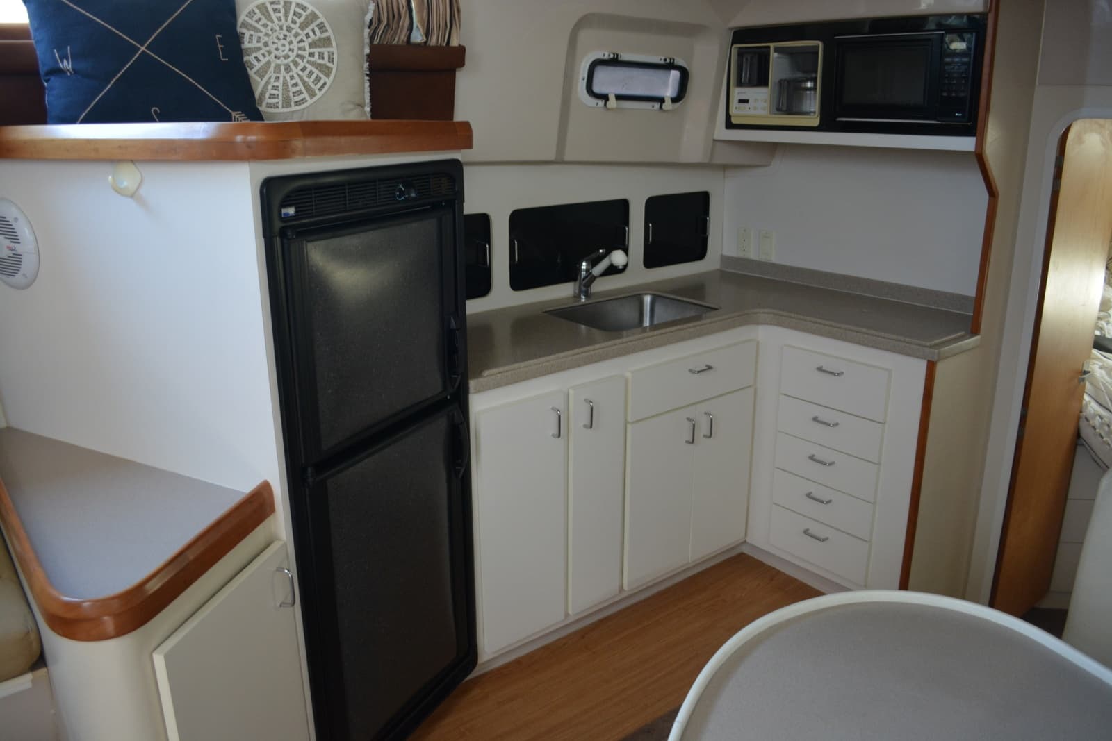 1995 Mainship 37 Motor Yacht - Photo 12