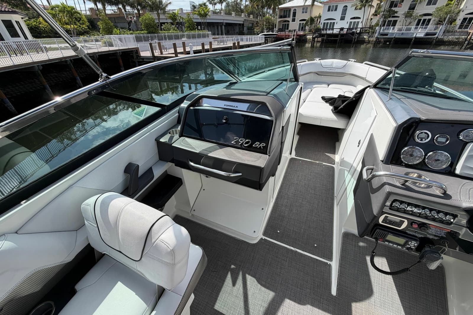 2017 Formula 290 Bowrider - Photo 12
