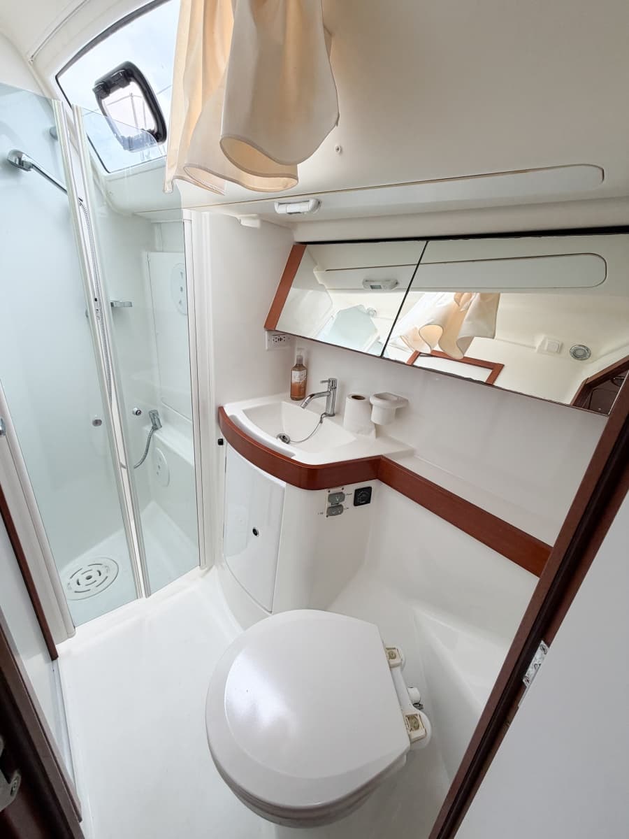 2009 Beneteau Oceanis 40 - Photo 60
