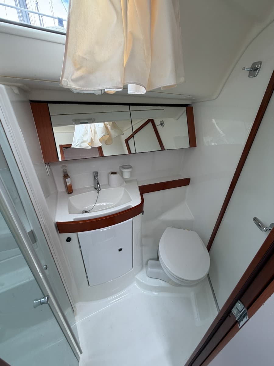 2009 Beneteau Oceanis 40 - Photo 40