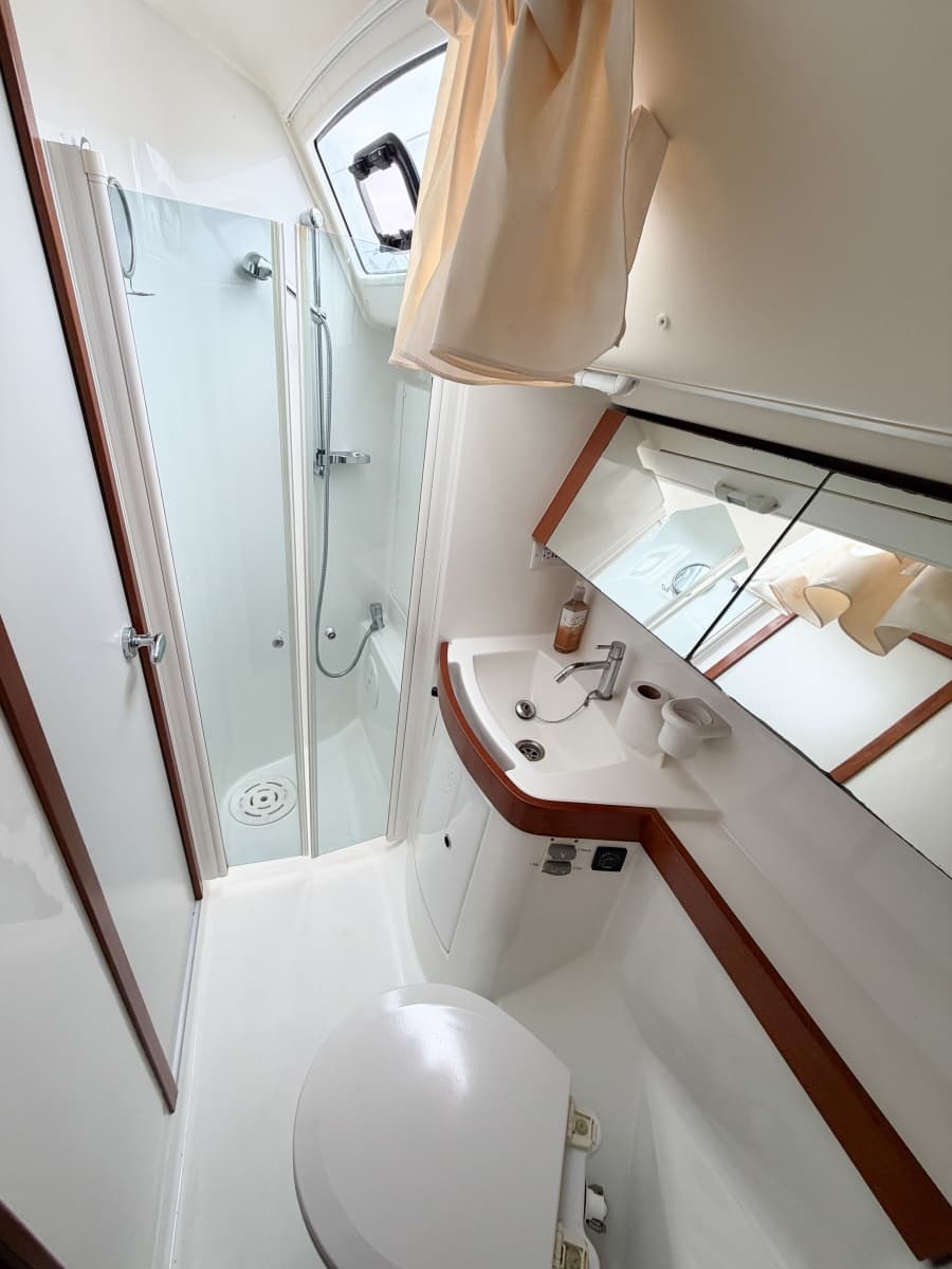 2009 Beneteau Oceanis 40 - Photo 61