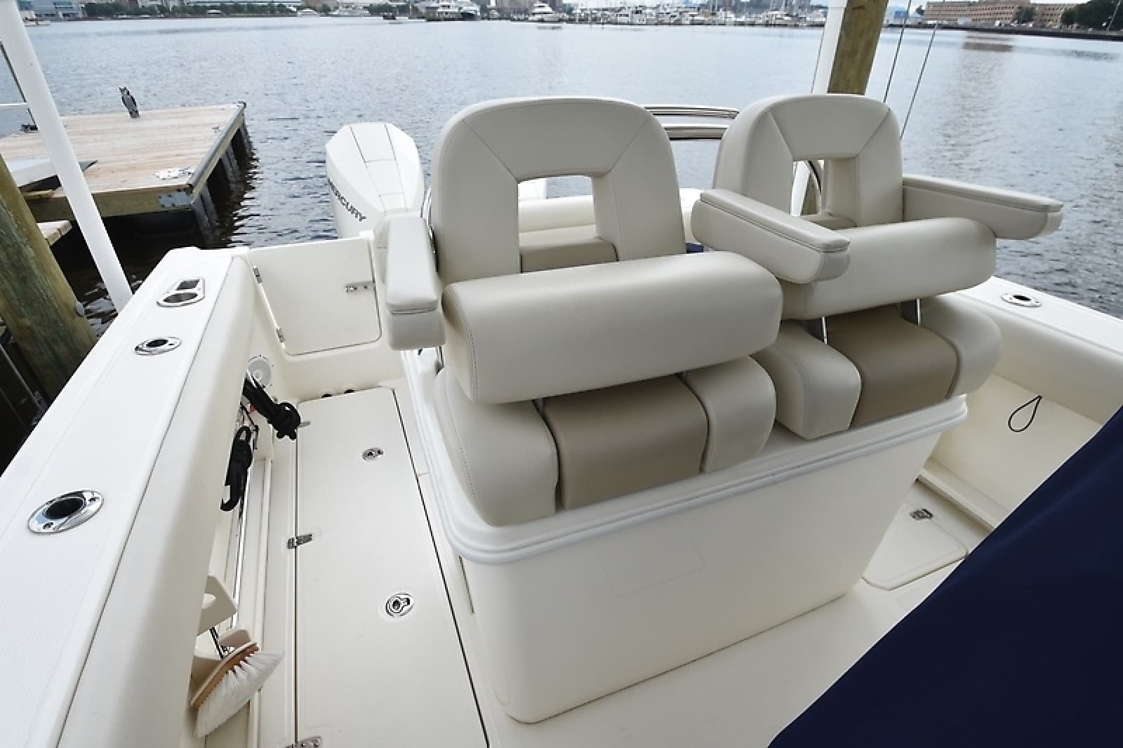 2022 Boston Whaler 250 Outrage - Photo 32