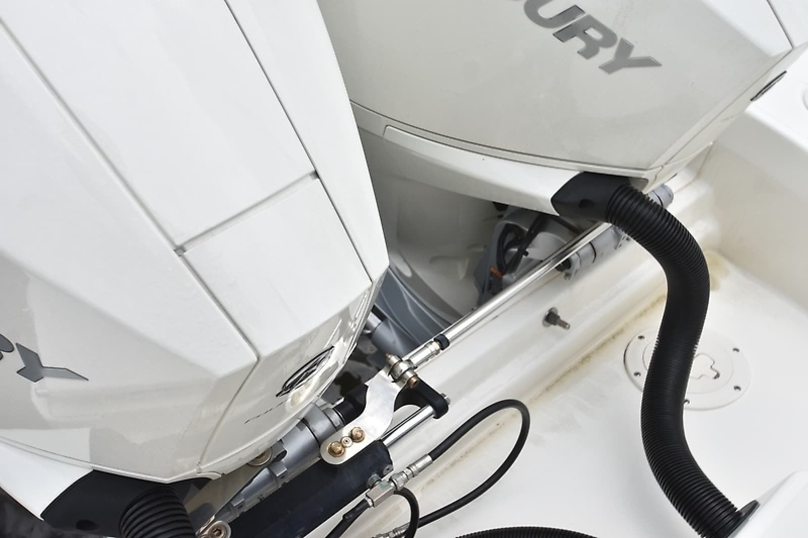 2022 Boston Whaler 250 Outrage - Photo 16