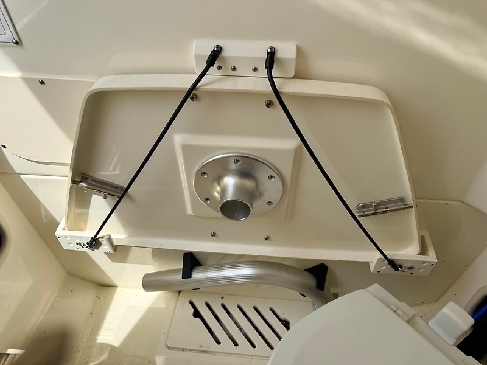 2022 Boston Whaler 250 Outrage - Photo 52