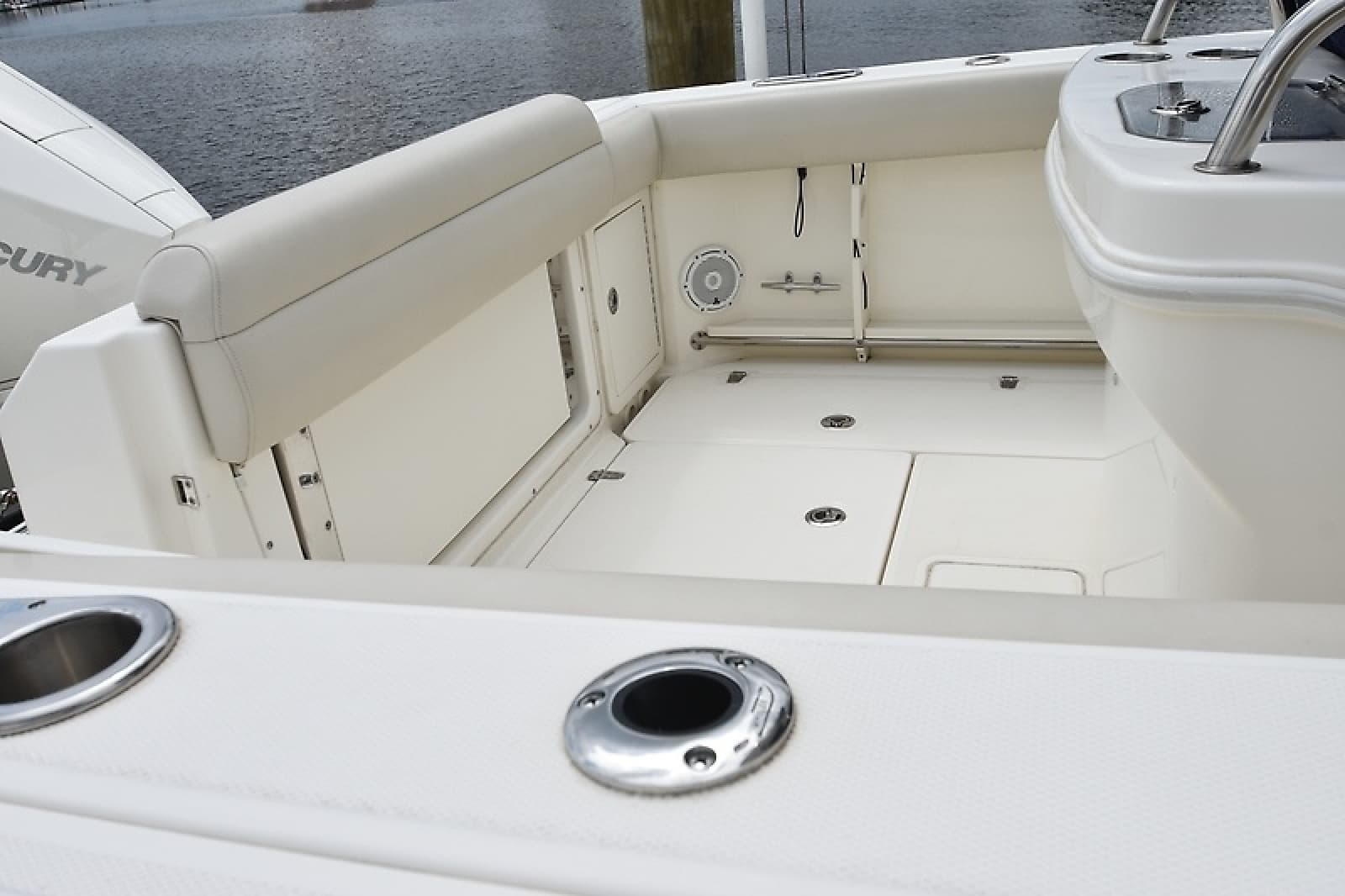 2022 Boston Whaler 250 Outrage - Photo 13