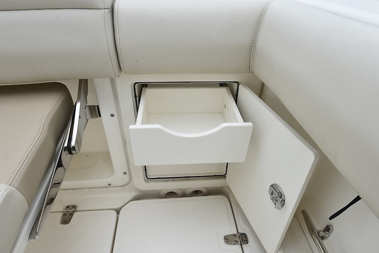 2022 Boston Whaler 250 Outrage - Photo 20