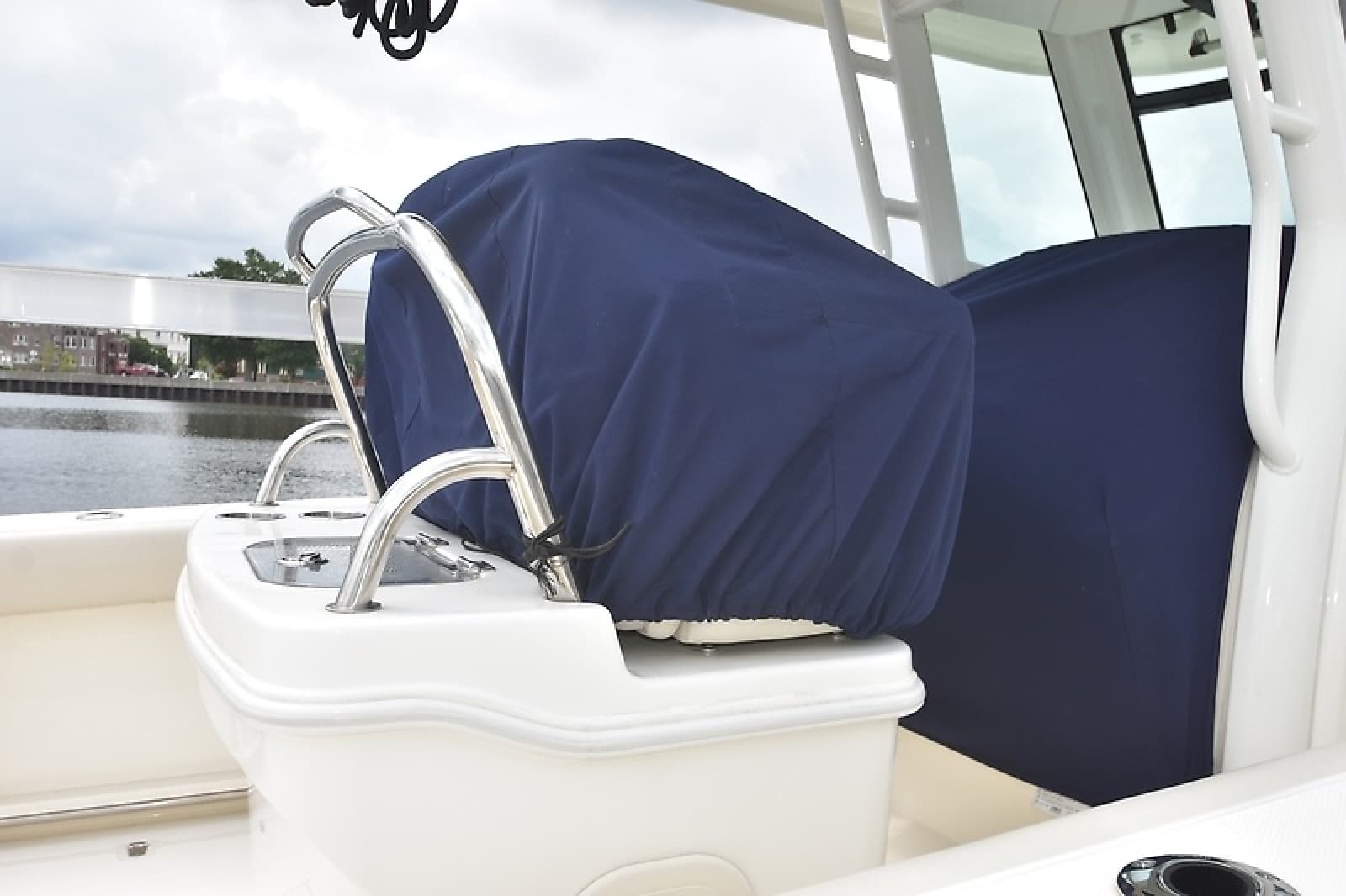 2022 Boston Whaler 250 Outrage - Photo 12