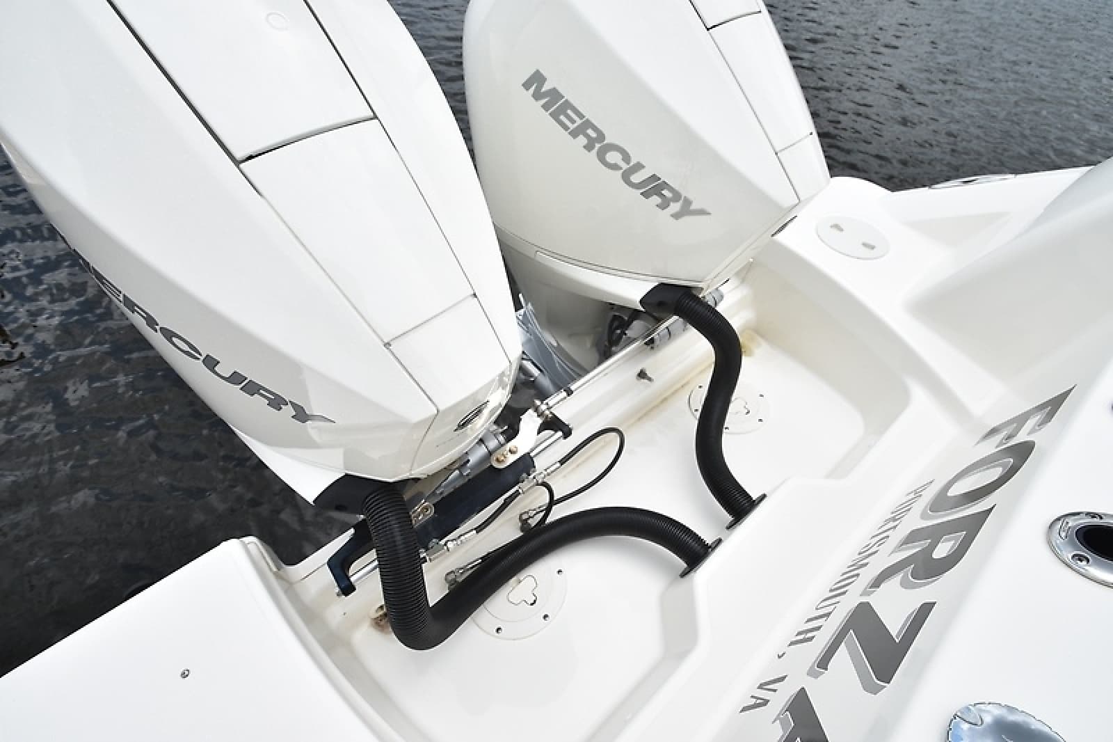 2022 Boston Whaler 250 Outrage - Photo 17
