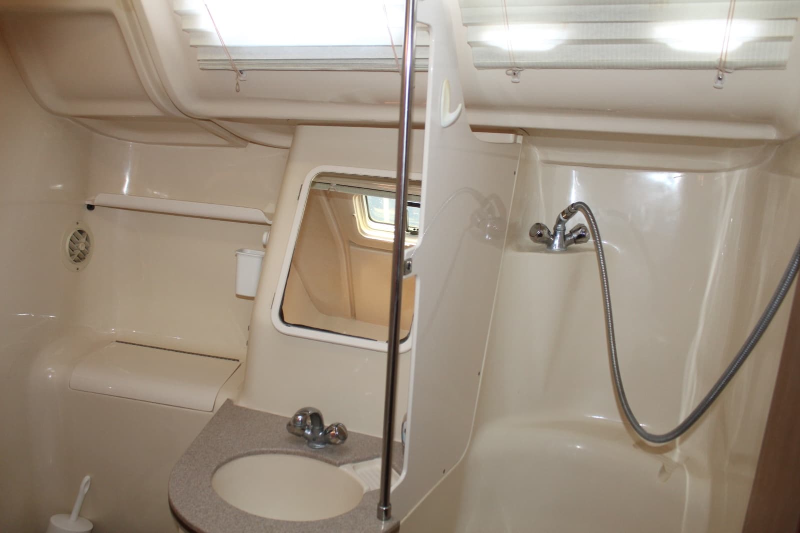 1997 Hunter 430 - Photo 36