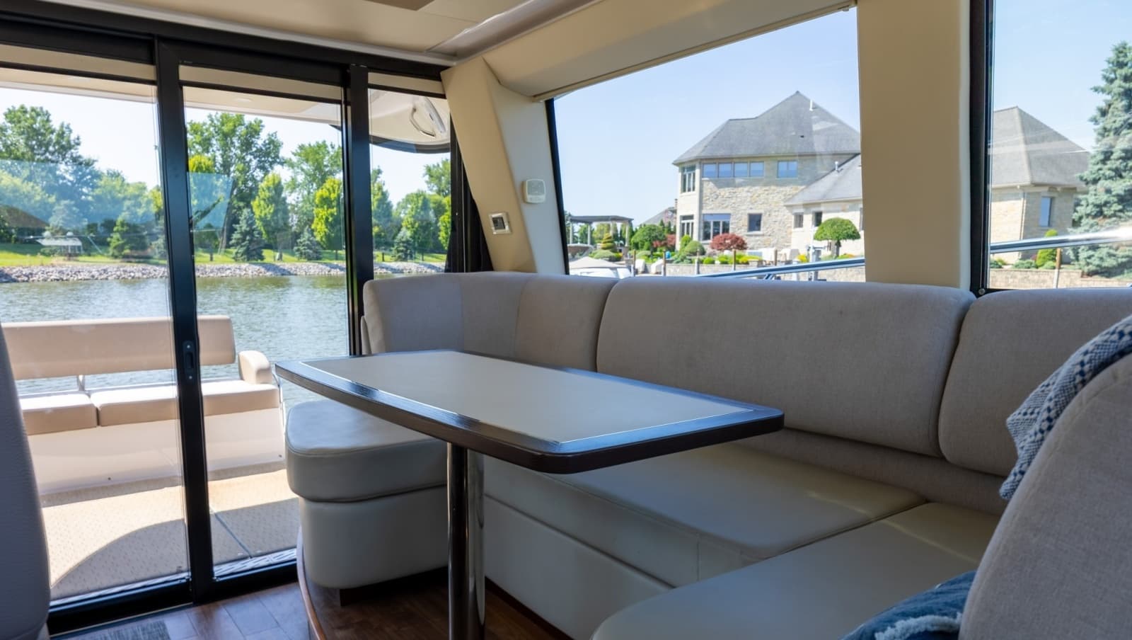2018 Regal 42 Grand Coupe - Photo 15