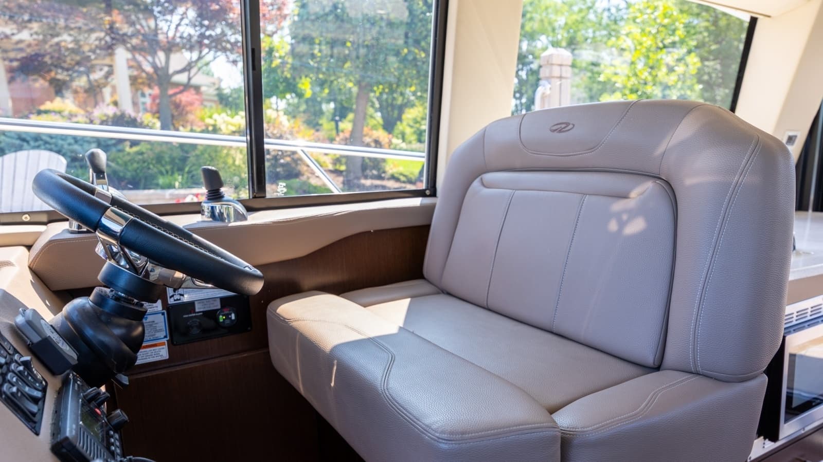 2018 Regal 42 Grand Coupe - Photo 12