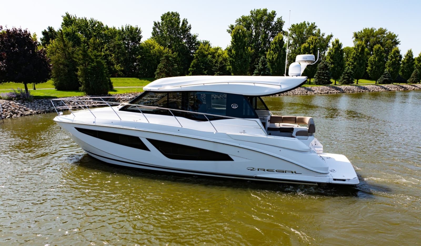 2018 Regal 42 Grand Coupe - Photo 2