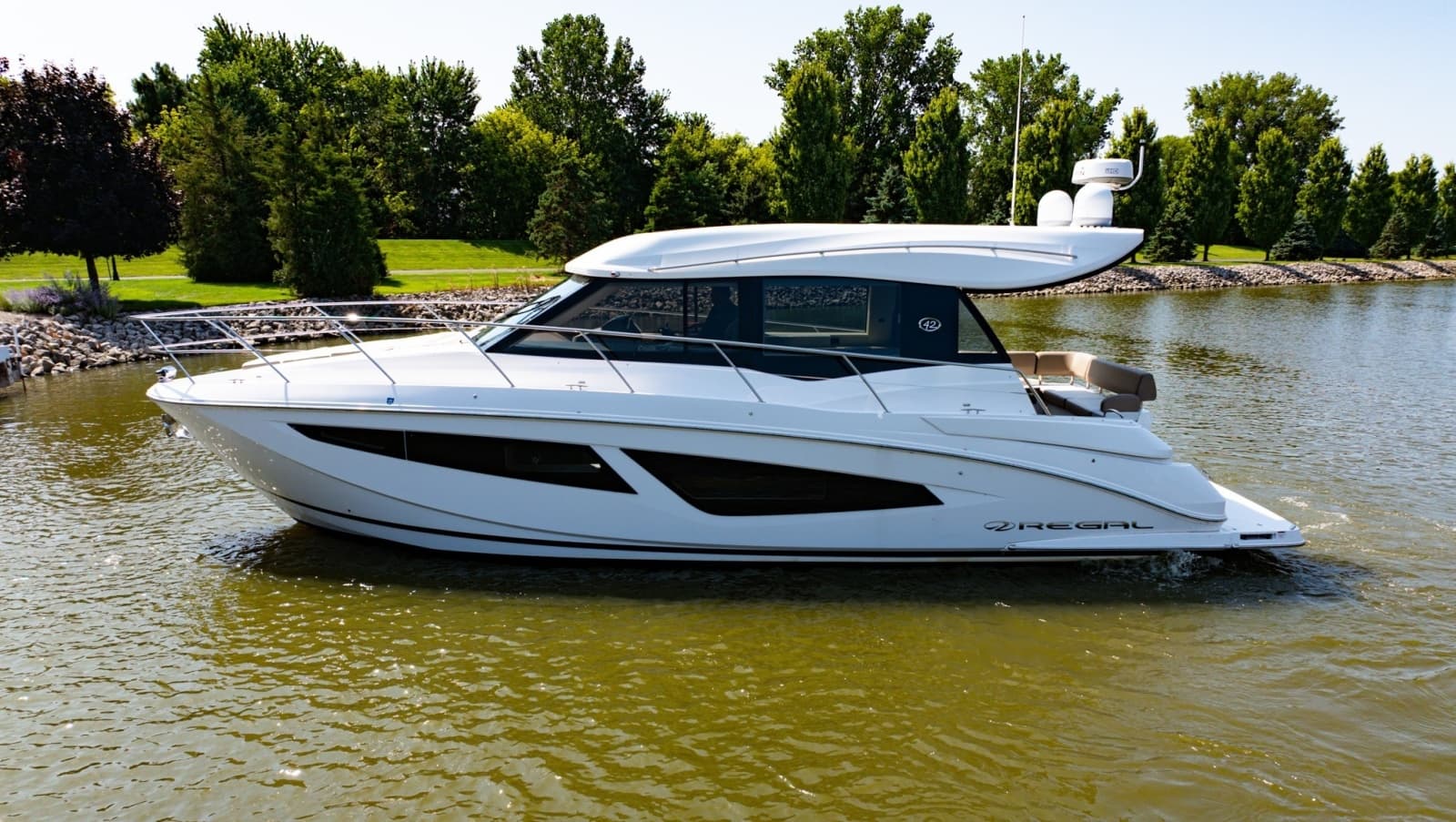 2018 Regal 42 Grand Coupe - Photo 1
