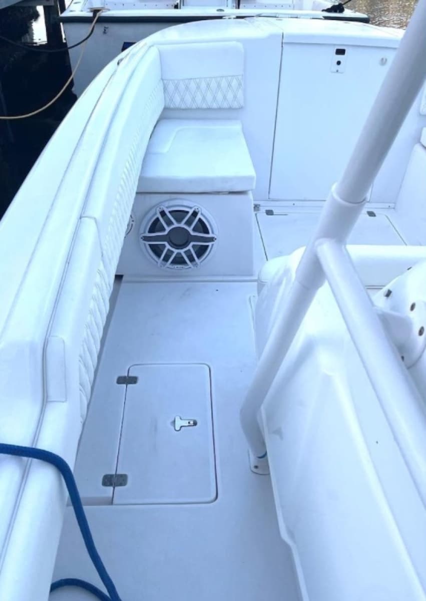 2002 Intrepid 323 Cuddy - Photo 15