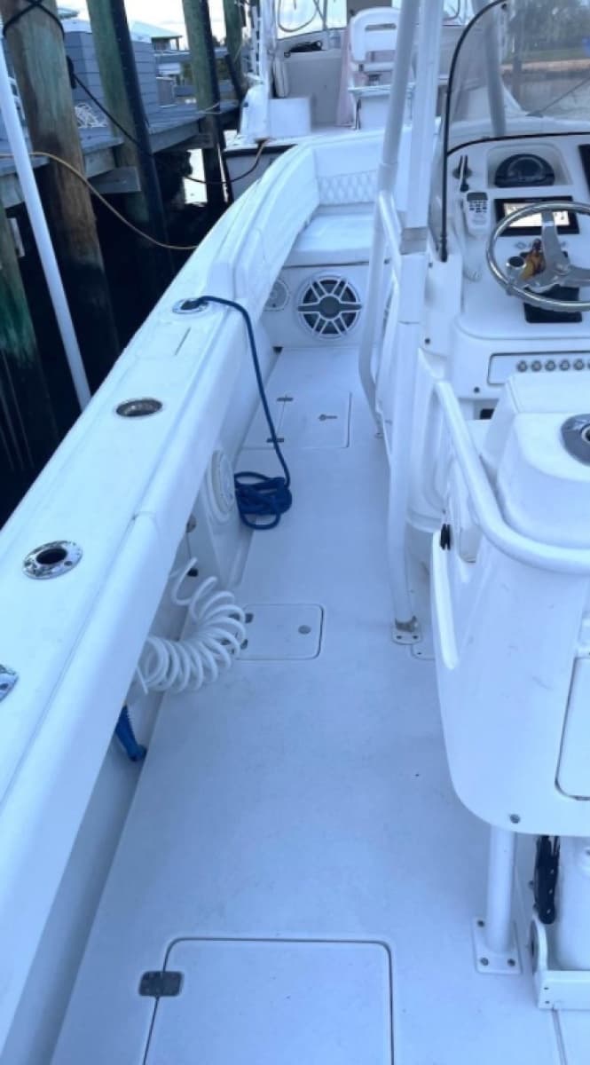 2002 Intrepid 323 Cuddy - Photo 14