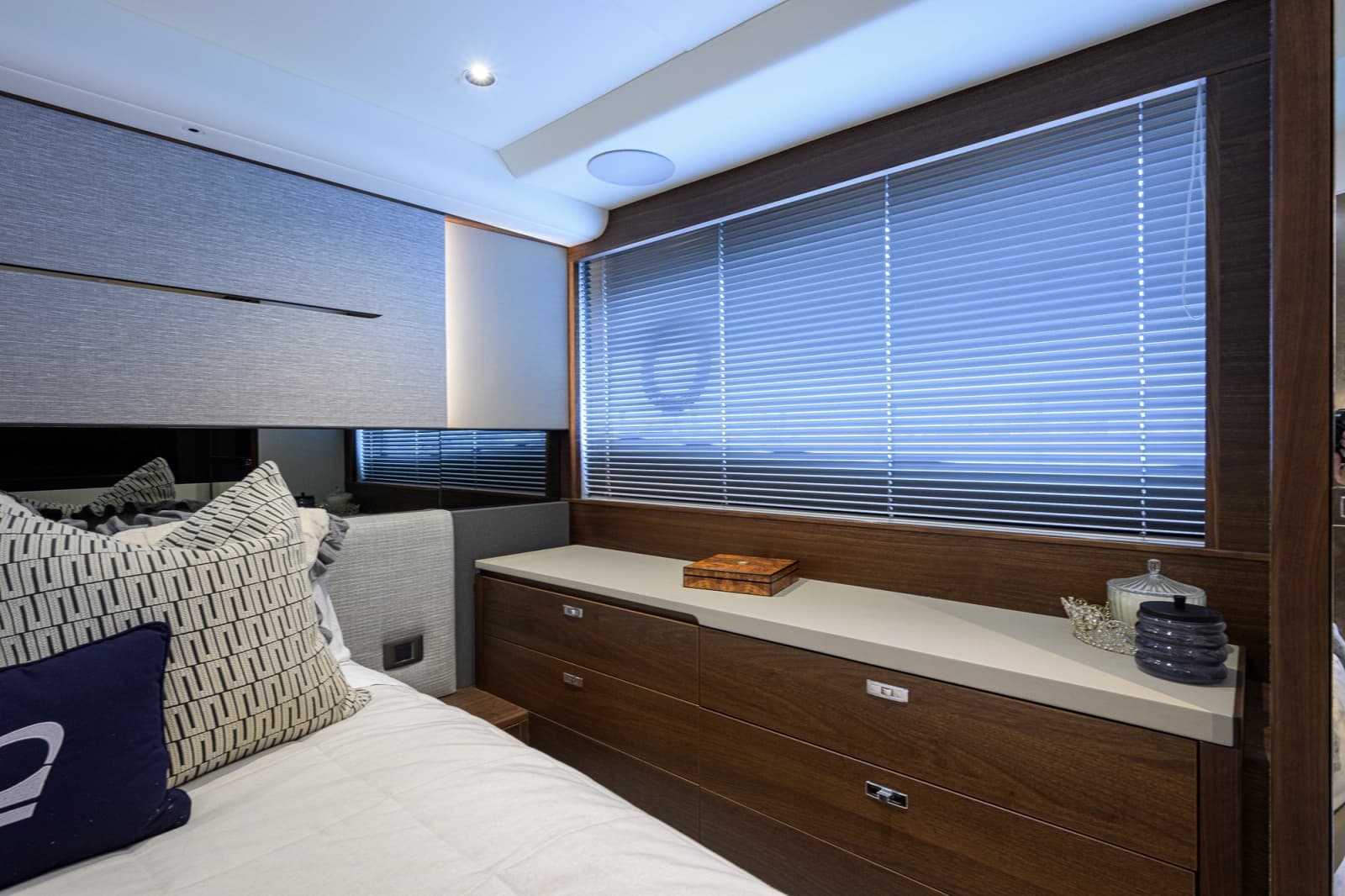 2024 Princess V50 - Photo 17