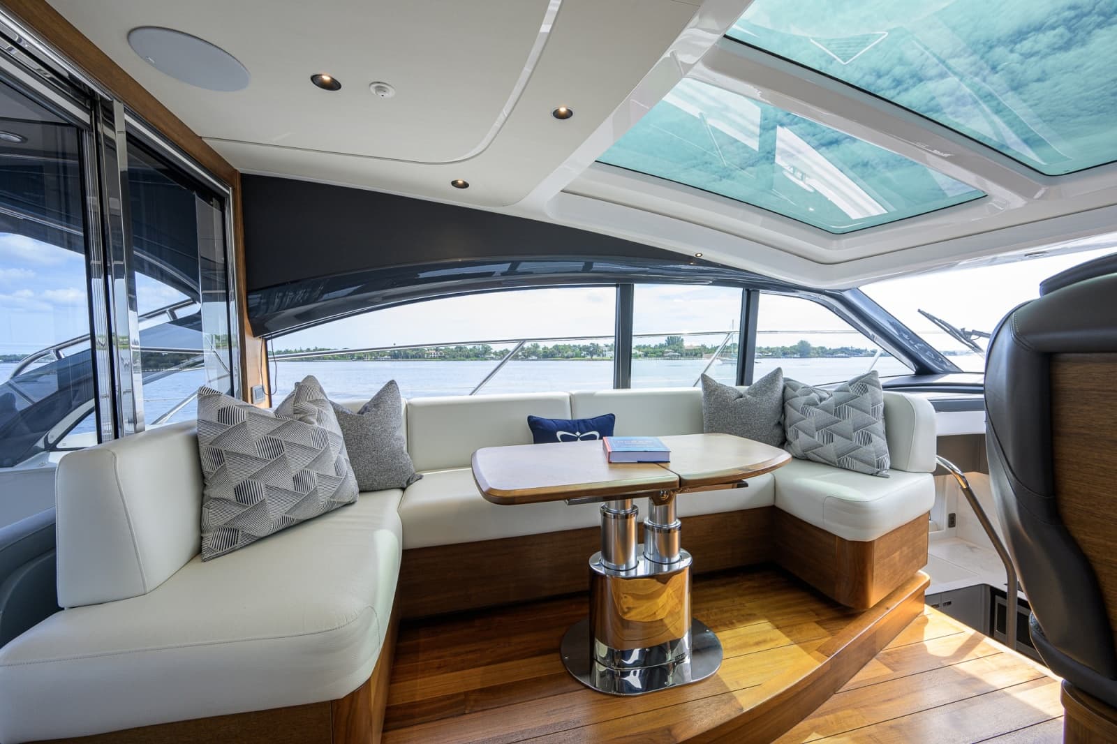 2024 Princess V50 - Photo 7