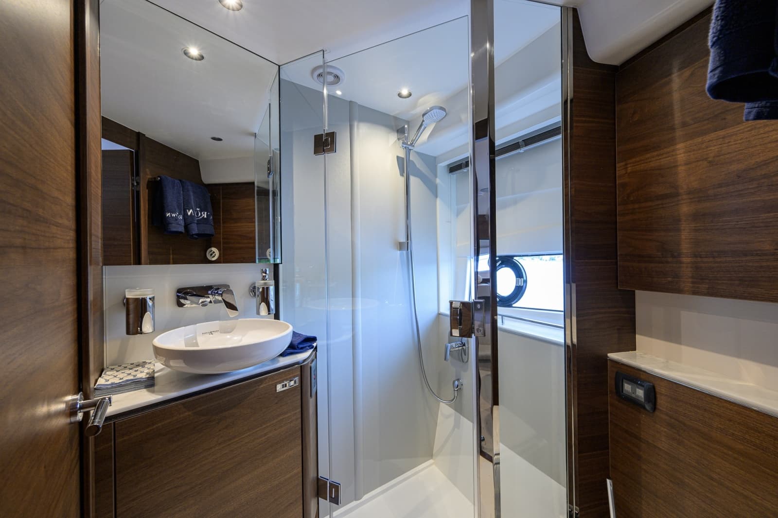 2024 Princess V50 - Photo 22