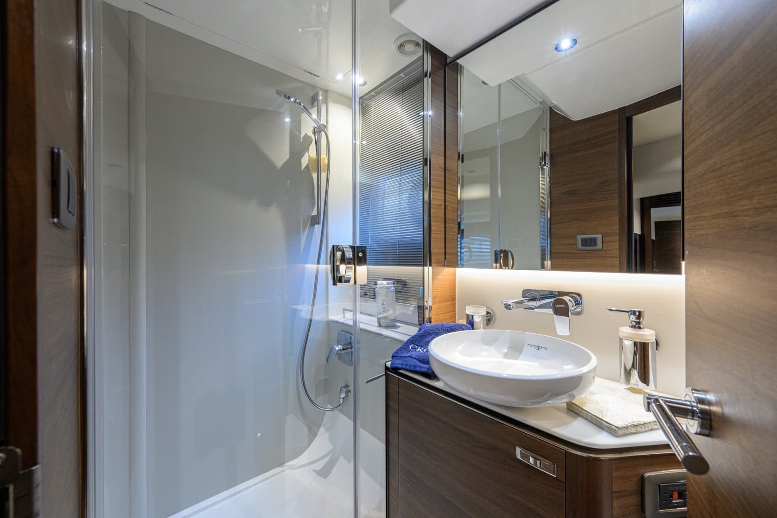 2024 Princess V50 - Photo 18
